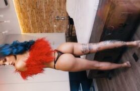 Tati Zaqui de calcinha pequena na sua bundinha perfeita