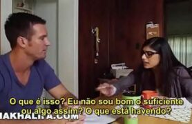 Mia Khalifa em porno legendado fodendo com dois negões