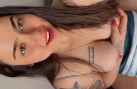 Yasmin Prado do Tiktok brincando peitos grandes videos gratis