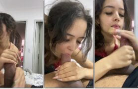 Jovem se masturbando para um homem bem pauzudo e praticando sexo oral