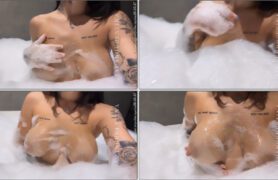 Japa Nordestina famosa do OnlyFans mostrando seus peitões e sensuais cobertos de sabão em uma banheira cheia de espuma