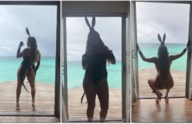 Franscine Lorraene aproveitando o dia de sol em um hotel à beira-mar, dançando sem roupa