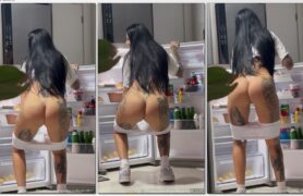 Polly Persch exibindo seu corpo nu e dançando de forma sensual
