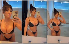 Sheyla Mell fazendo poses provocantes em frente ao espelho