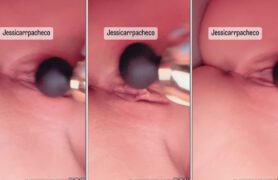 Veja só: “Vídeo quente de Jessica Pacheco se divertindo com brinquedo erótico na sua pepeca cor-de-rosa.”