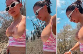 Karol Rosado, a colombiana, sendo bem ousada mostrando o peitinho fora da blusa enquanto caminha pela trilha