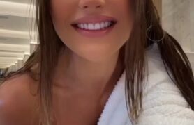 Luana Schultz fazendo nudez exibindo suas bucetinha e seios avantajados