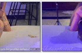 O Jefão e a Carola Francci estão naquele clima íntimo num momento super quente