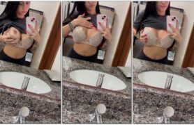 Tati Formento apertando os peitos grandes na frente do espelho