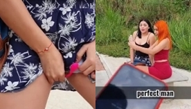 Martina Smith, famosa do OnlyFans, deixa seu namorado controlar um vibrador em sua buceta via celular, levando-a ao orgasmo