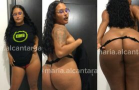 Maria Alcantara, a garota peituda, dançando sem roupa para os fãs