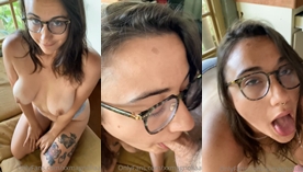 Xxmagnoliaa, a garota safada, mostra os peitos e ainda faz um boquete caprichado
