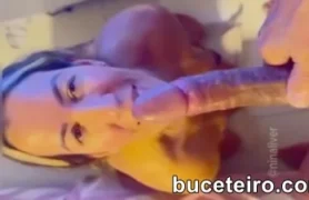 Coroa Ninna Oliver HOTMILF se divertindo com um pau na boca