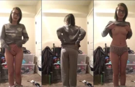 Littlerabbit é uma garota sexy com cara de nerd tirando a roupa e exibindo o bumbum