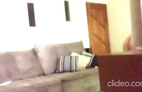 Moça safada se mostrando para o padrasto em uma câmera escondida