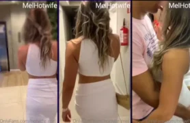 Mulher loira atraente traindo marido chifrudo com sexo oral em um estranho