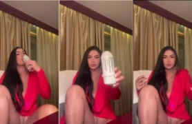 Yara Mendes pelada mostrando a xoxota e as teta nas putarias caseiras