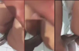 Esposa safada nua fudendo gostoso anal com o amante enquanto o marido observa a cena