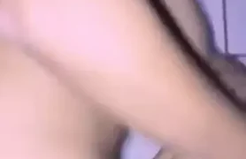 Baixinha toda tatuada, rebolando com o bundão bem alto