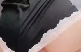 Vídeos picantes da novinha Branca de Neve (Sarinhahot18) se divertindo na cama
