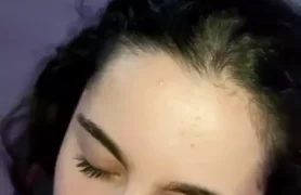 Virgem faz boquete e leva banho de sêmen na cara