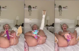 Bonnie Brown arrasa com brinquedos eróticos na buceta