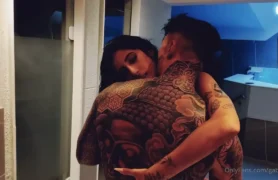 Gabi Saleh se divertindo numa transa deliciosa com um novinho cheio de tatuagens no motel
