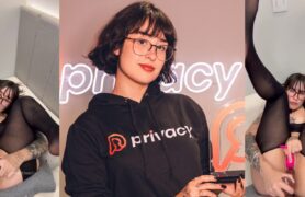 Martina Oliveira mostrando seu Privacy enquanto se diverte com um brinquedinho em sua intimidade