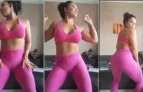 Mocinha da academia mostrando a marquinha que a legging colada deixa na xoxota