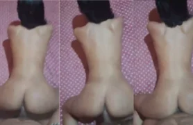 Sexo caseiro com a magrinha se divertindo na posição de quatro