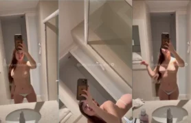 Vídeos de gringas ousadas se exibindo no banheiro