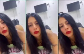 Toda poderosa deitada na cama, cheia de charme, se mostrando de um jeito irresistível