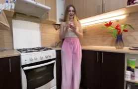 Ela tá ligada que ele é casado com a irmã dela, mas resolveu dar um jeitinho de seduzi-lo assim mesmo