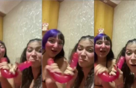 Mc pipokinha e Belle belinha estão se divertindo com um consolo