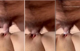 Descarado sortudo batendo aquele papo quente com a prima na hora H