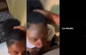 Negra safada saboreando a rola escura, com a boca bem cheia