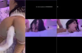 Thaissa toda trabalhada na malha, sem roupa, com um plug anal no bumbum