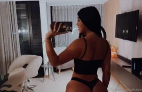 Nesse vídeo, a Ana Gandica arrasa ao mostrar seu corpo em uma calcinha super sexy!