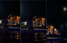 Ana Gandica dando aquele show à noite na piscina